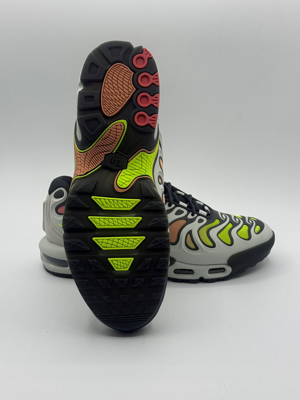 Nike Air Max Plus Drift "Light Silver Volt"