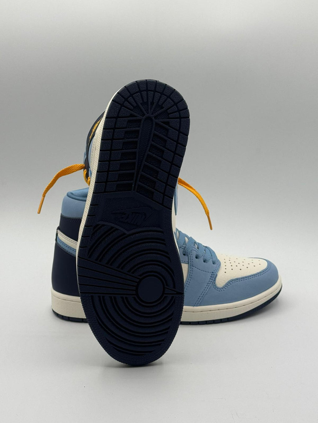 Nike Air Jordan 1 High OG "First Flight"