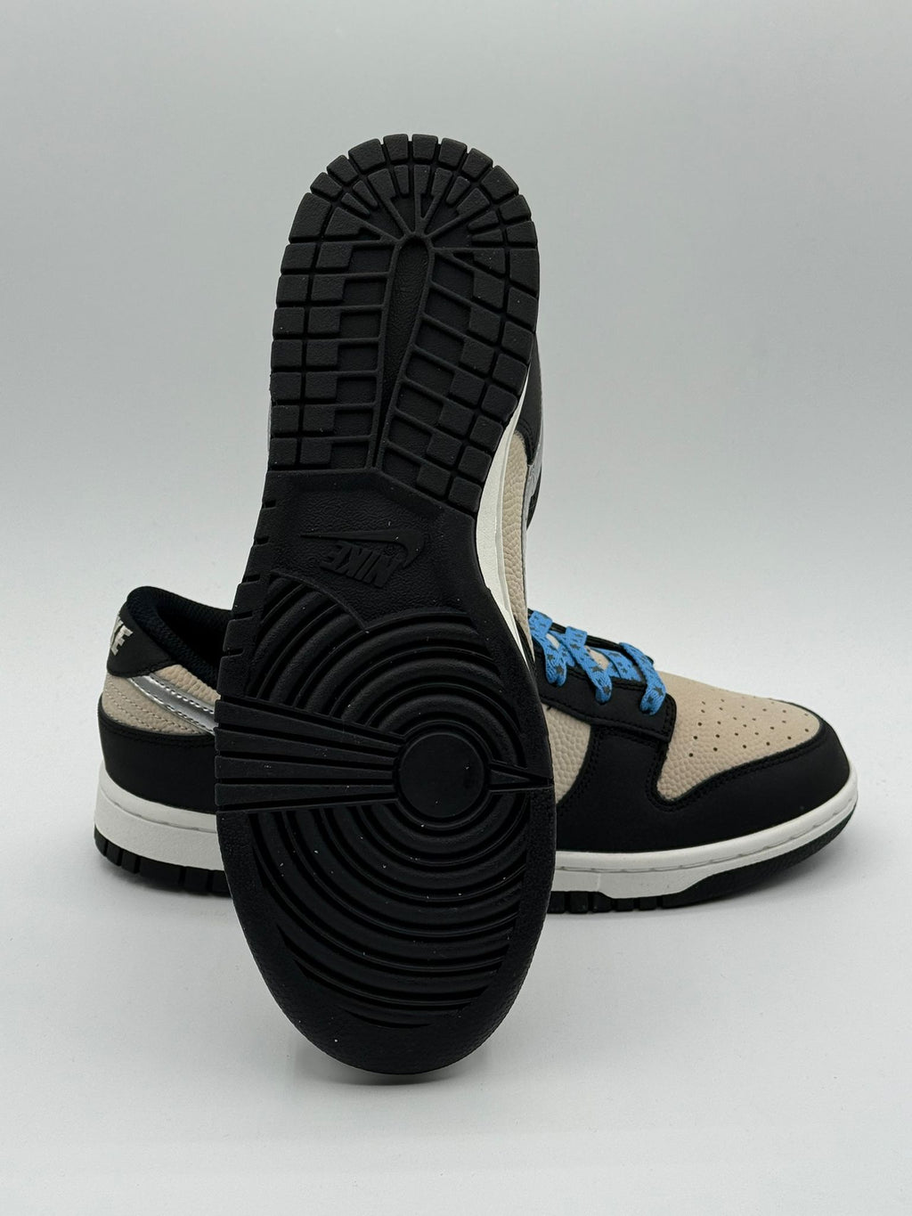 Nike Dunk Low "Starry Laces"