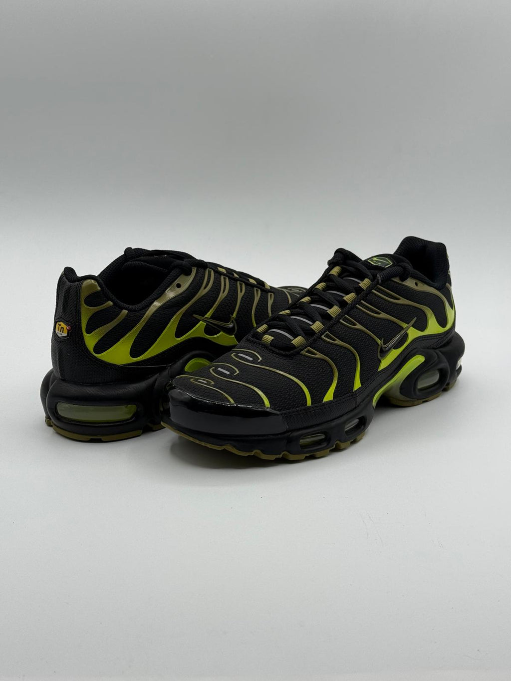 Nike Air Max Tuned 1 "Black Cyber Pacific Moos"
