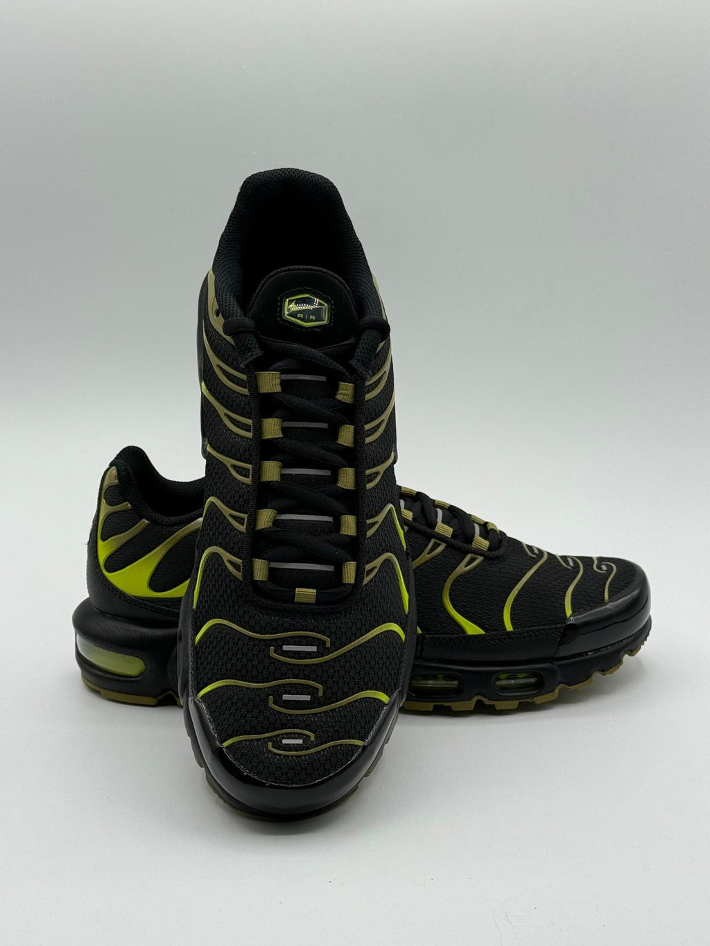 Nike Air Max Tuned 1 "Black Cyber Pacific Moos"