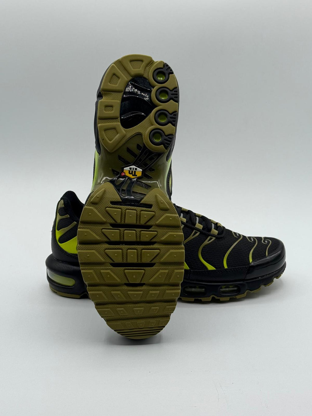 Nike Air Max Tuned 1 "Black Cyber Pacific Moos"