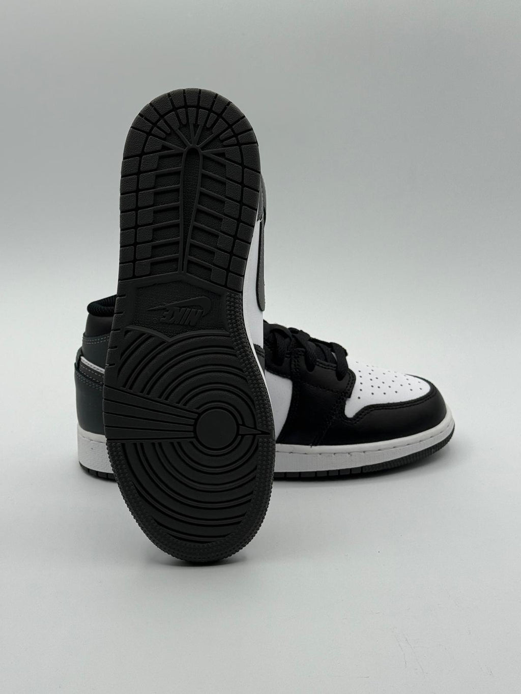 Nike Air Jordan 1 Mid "Black Iron Grey"