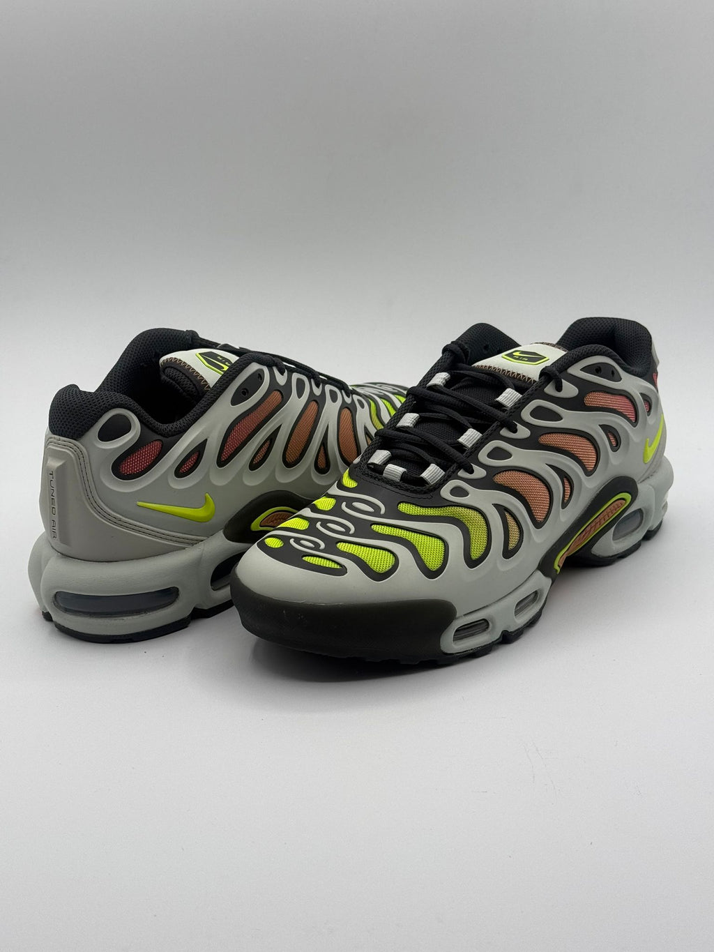 Nike Air Max Plus Drift "Light Silver Volt"