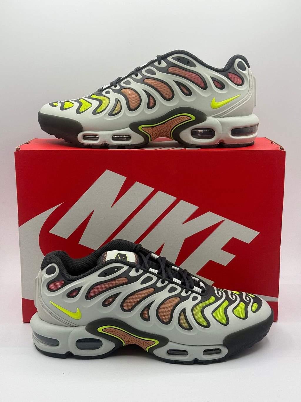 Nike Air Max Plus Drift "Light Silver Volt"